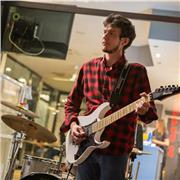 Insegnante di chitarra classica, acustica, elettrica